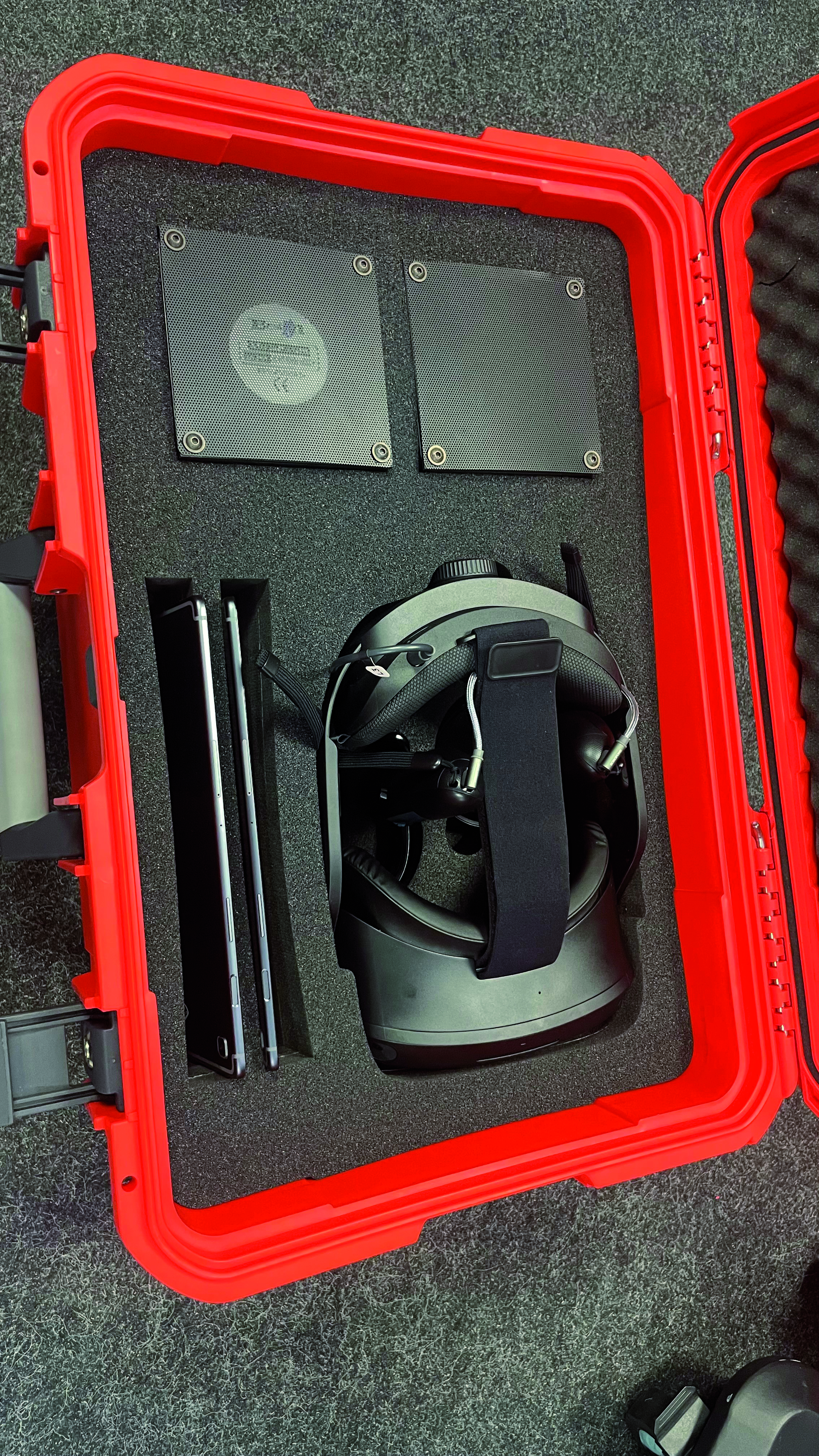 Widok otwartej skrzynki systemu edukacyjnego FlorianVR